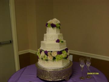 Perfect your wedding reception with a beautiful cake!